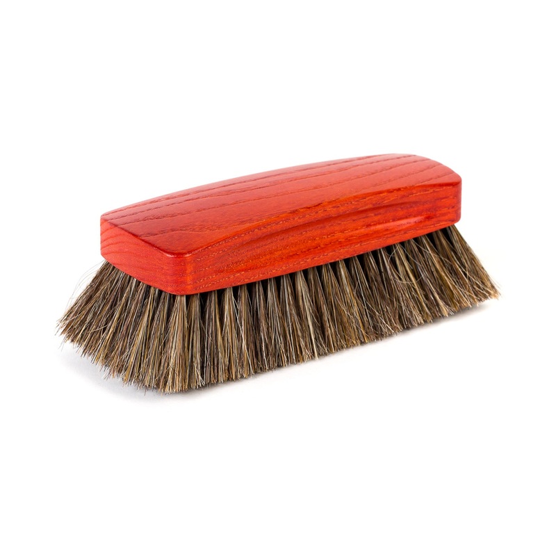 Grosse Polierbrste “Handemade Brush” aus rot lasiertem Kirschholz – Handarbeit