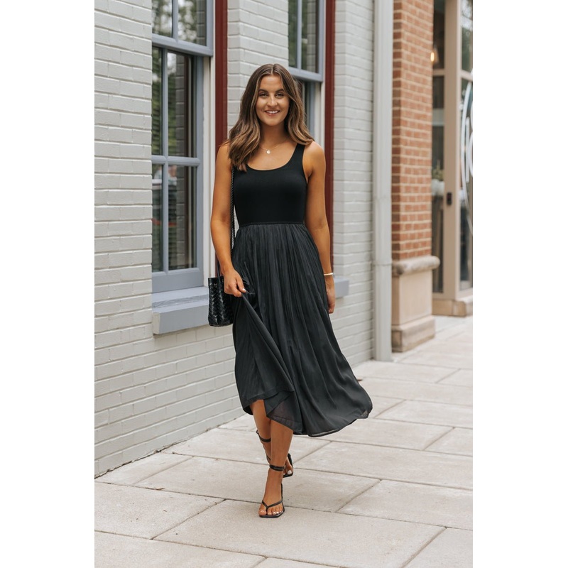 Black Scoop Neck Pleated Tank Midi Dress Small