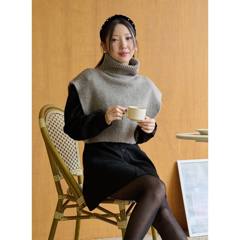 Solid Turtleneck Crop Knit Vest OD326 Beige S/M