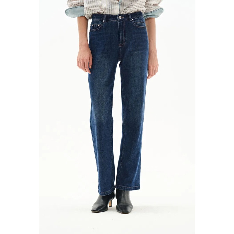 Nicola Tapered Jeans in Stretchy Denim XS