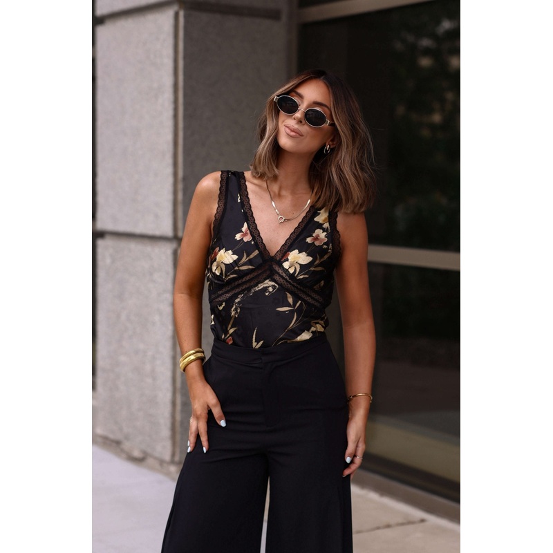 Cambria Black Floral Lace Trim Tank Top – DOORBUSTER Small