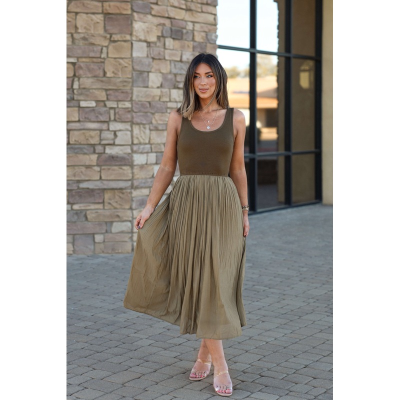 Olive Scoop Neck Pleated Tank Midi Dress Small