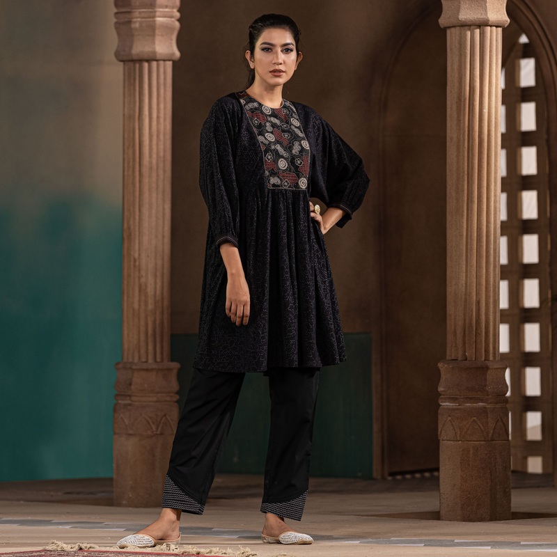 Women Ethnic Black Fusion Kurti M BLACK