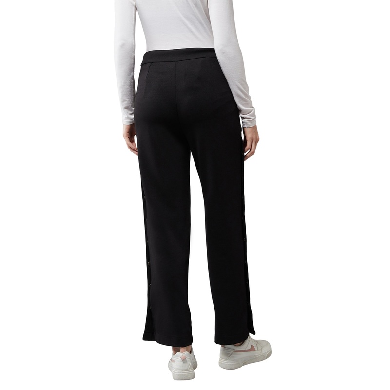 Women’s Black Solid Regular Fit Flared Trouser XS Black